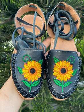 Girasol black lace-up