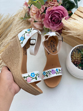 Chula Wedge White Strap