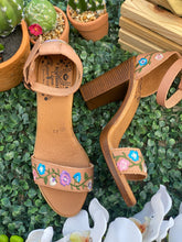 Load image into Gallery viewer, Chula Small Heel Tan