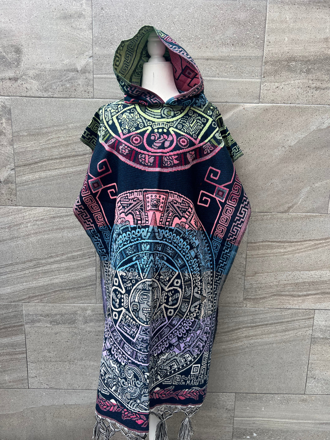 Poncho azteca gabán