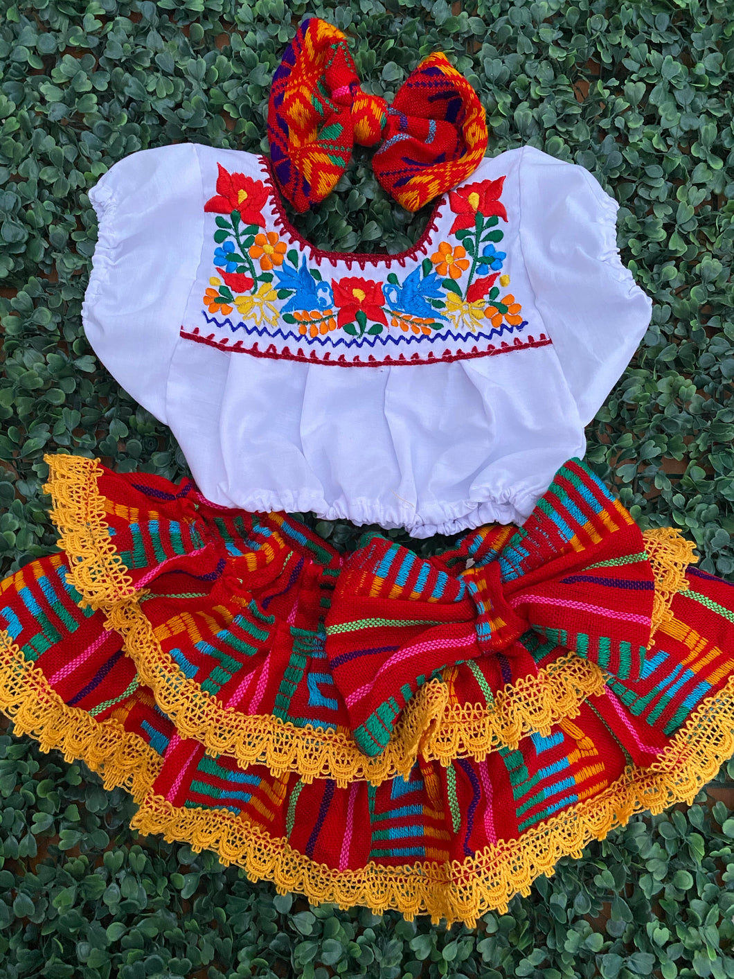 crop top/ bow skirt red