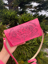 Load image into Gallery viewer, Jackie Crossbody Barbie Pink (flor)