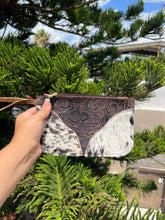 Load image into Gallery viewer, Wristlet cowhide leather