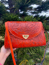 Load image into Gallery viewer, Alma Large Crossbody Shedron