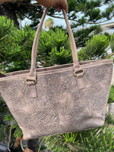 Load image into Gallery viewer, Bella Cowhide Big Handbag