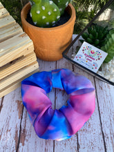 Load image into Gallery viewer, Tye dye scrunchies