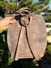 Load image into Gallery viewer, Paris Backpack Cowhide Cincelada