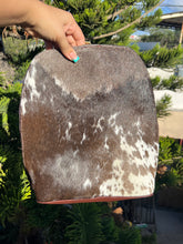 Load image into Gallery viewer, Paris Backpack Cowhide Cincelada